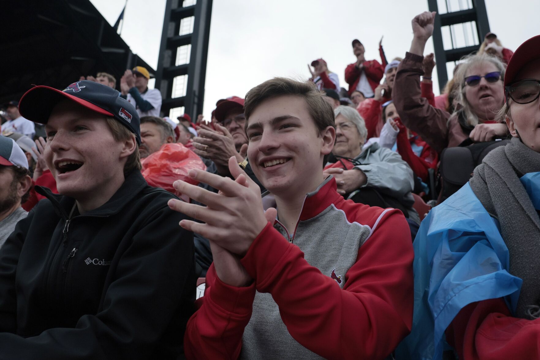 Fans rally for Cardinals' opening day